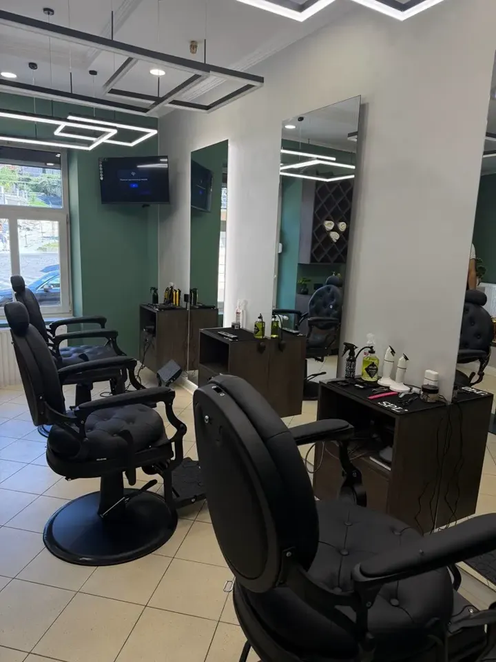 Атмосфера барбершопу Lev Barber