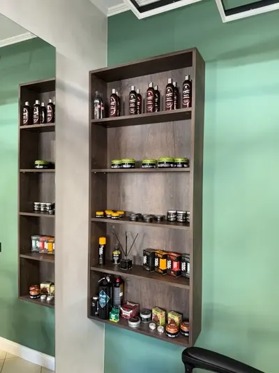 Інтер’єр барбершопу Lev Barber